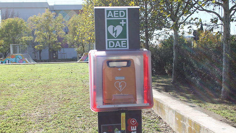 Allo Skatepark di Sovigliana inaugurato un defibrillatore pubblico grazie all’impegno di Maintech